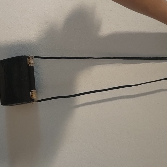 VINTAGE PANTERA BLACK PATENT LEATHER CLUTCH WITH GOLD HARDWARE - Picture 3 of 15